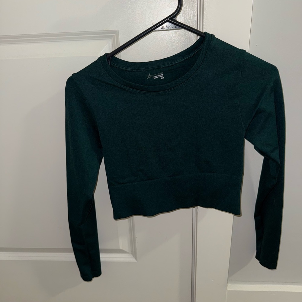 OFFLINE By Aerie Sidewalk Seamless Long Sleeve Cropped Top in Deep Emerald Green